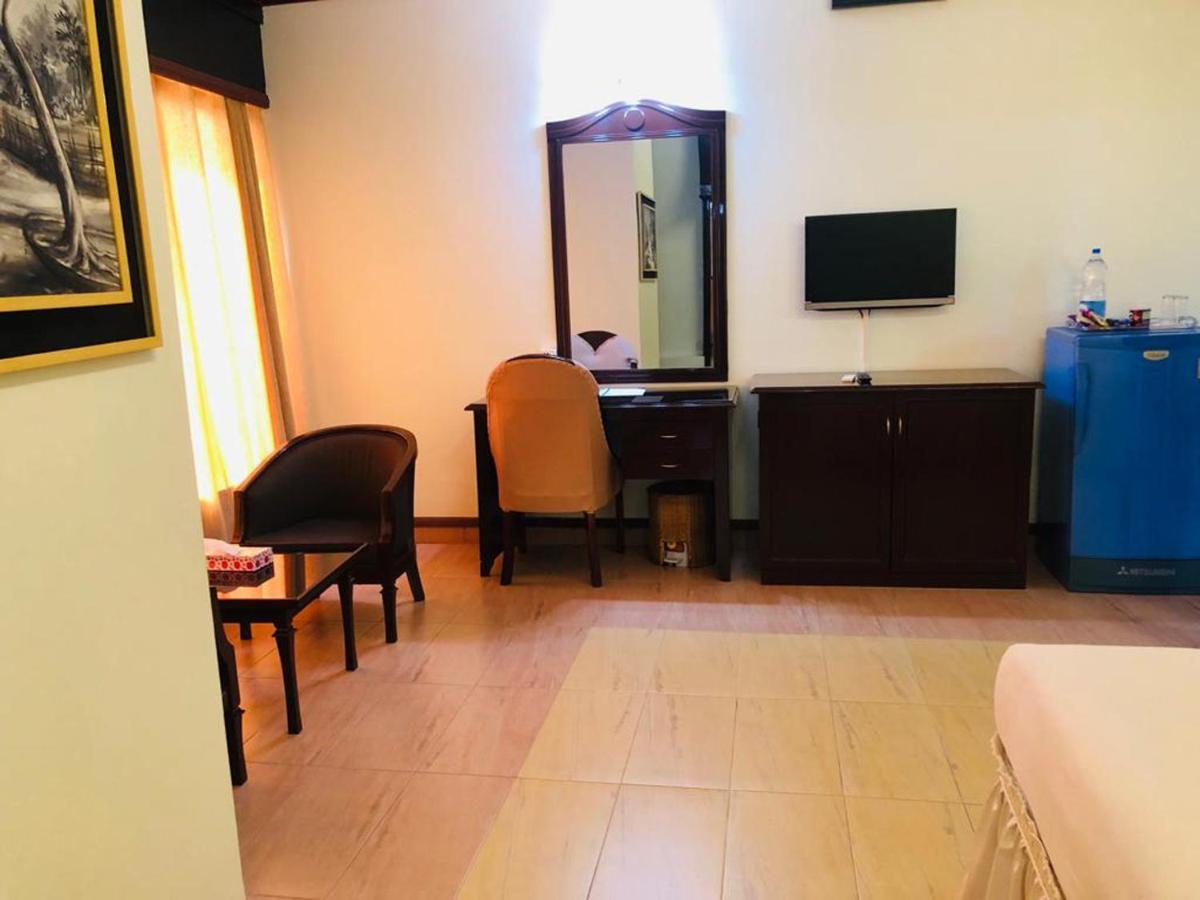 Grand Park Hotel Chittagong Buitenkant foto